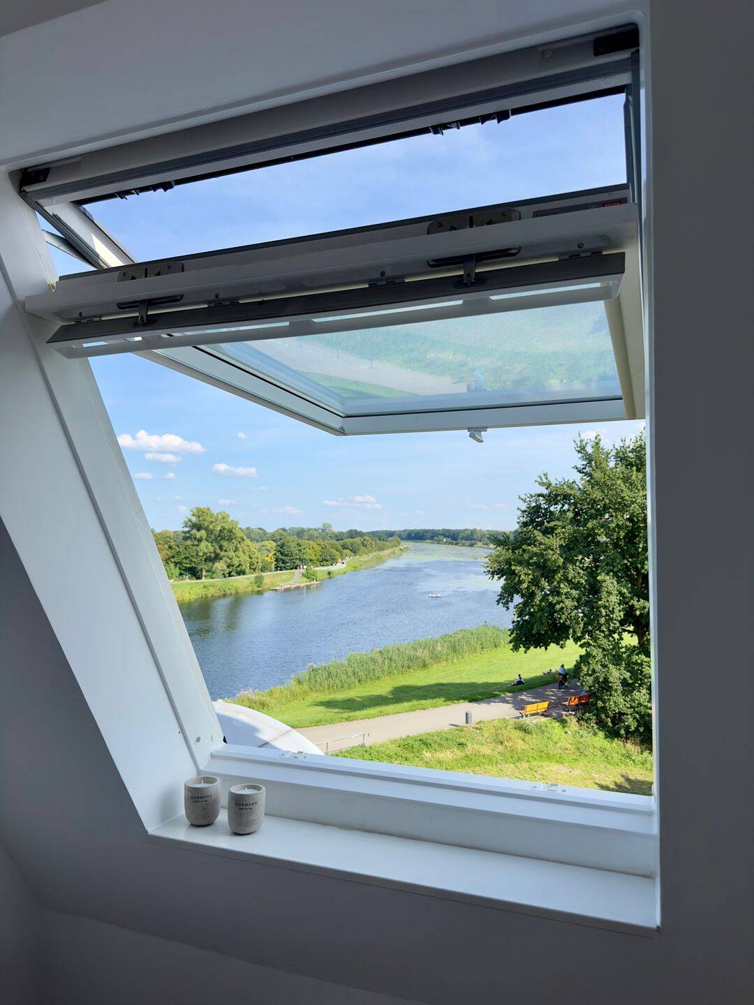 Traumhafte, möblierte 1,5-Zimmer-Wohnung mit Weserblick – zentral, 28201 Bremen (Buntentor Gartenstadt Süd Huckelriede Neustadt Südervorstadt)
