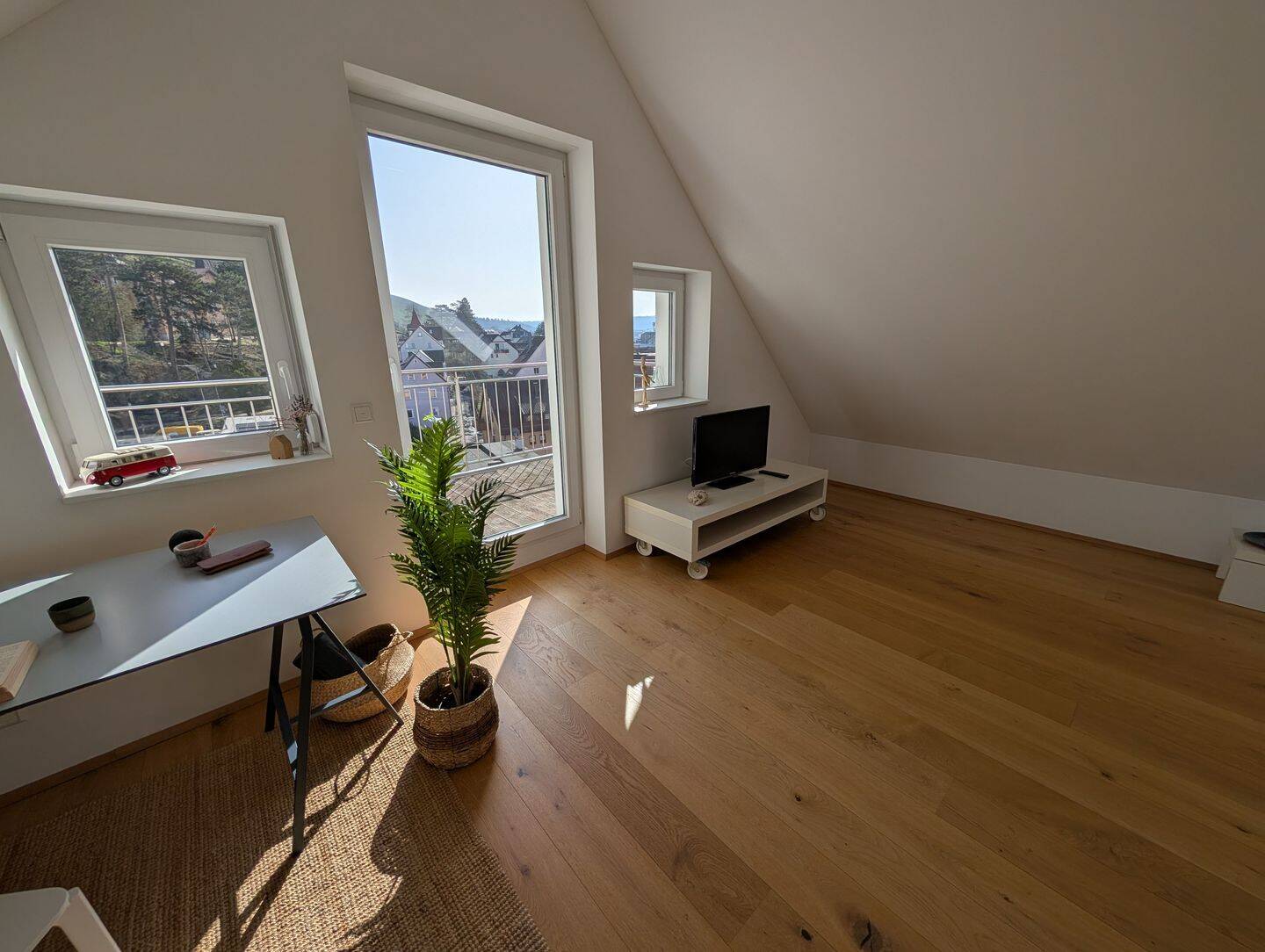 traumhafte Maisonette Wohnung – möbliert – zentral – 2 Balkone, 70329 Stuttgart (Hedelfingen Obertürkheim Rohracker Uhlbach)