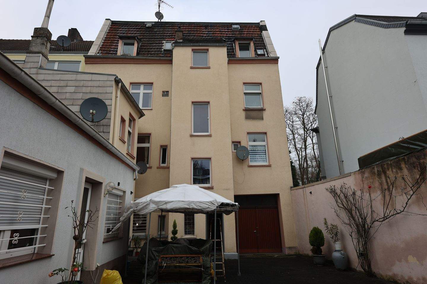 Achtung! Modernisiertes Mehrfamilienhaus in Essen Kray, 45307 Essen (Kray Leithe)