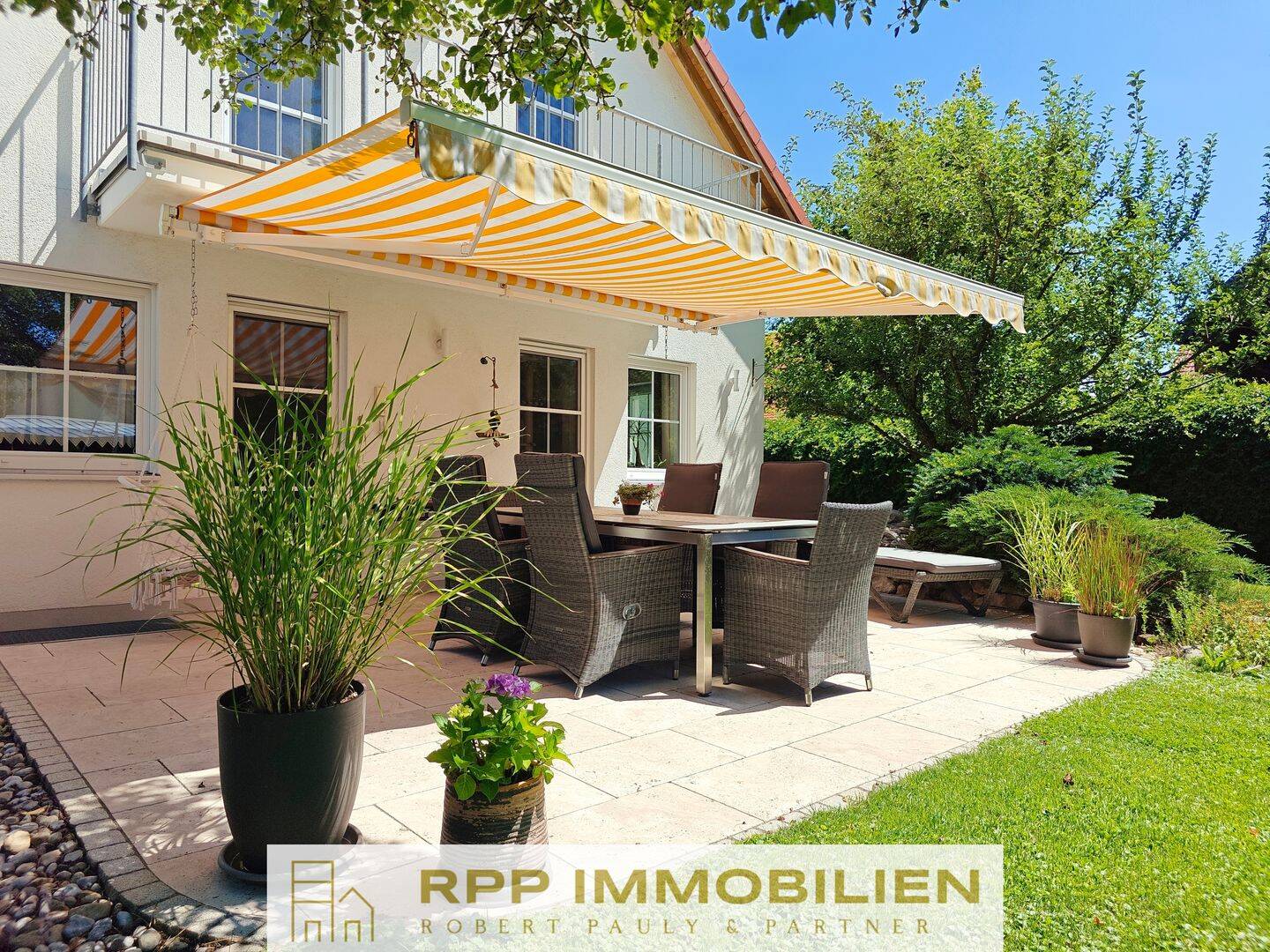 Gartenparadies: Renoviertes Einfamilienhaus mit Südwest-Terrasse, Lounge und Außenküche, 85716 Unterschleißheim