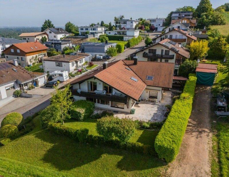 Landhausvilla mit großem Grundstück, 79415 Bad Bellingen