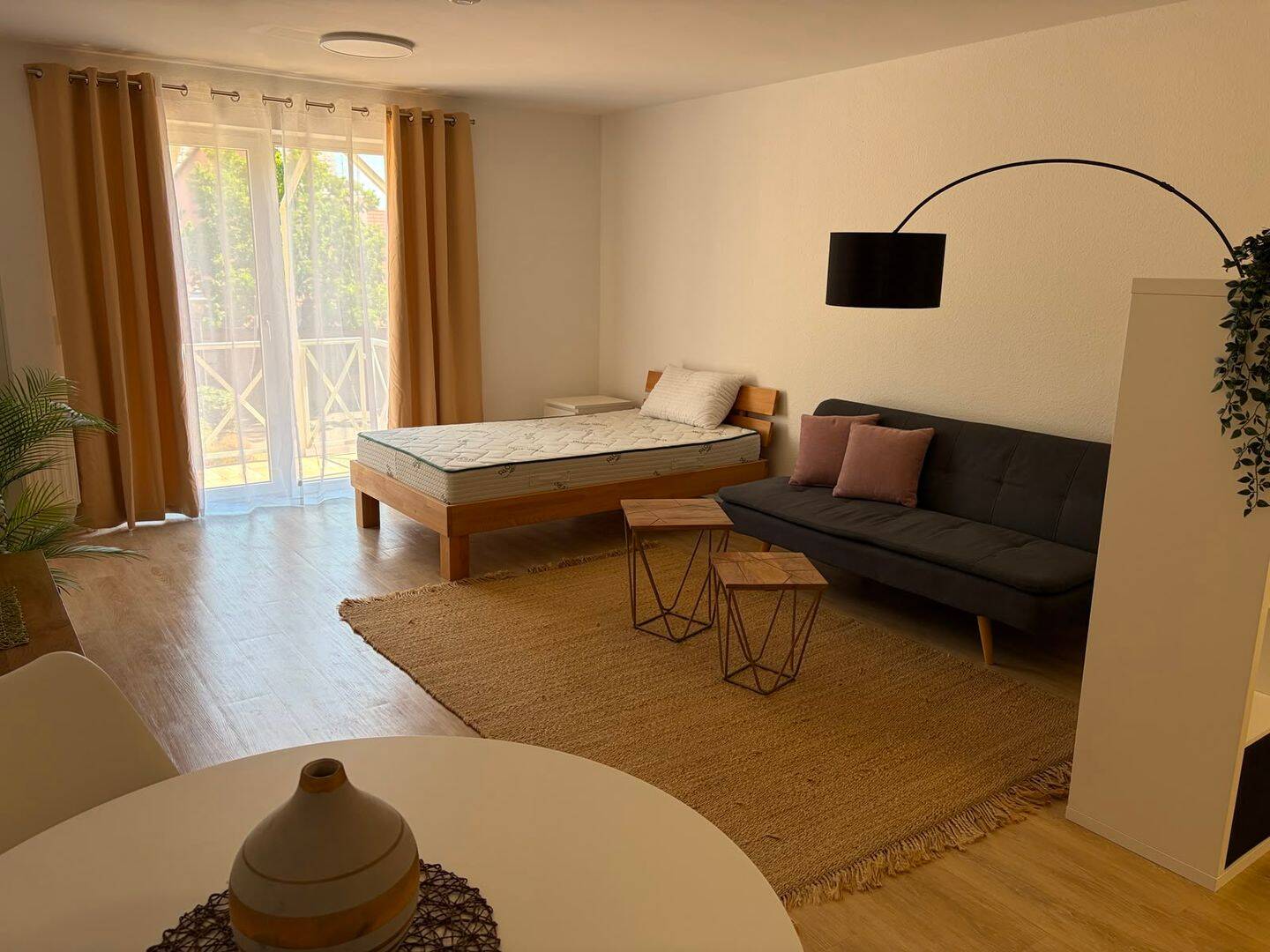 Renovierte & möblierte 1-Zimmer-Wohnung mit Südbalkon, EBK, TLB, Tiefgarage und Glasfaser in Lauffen am Neckar, 74348 Lauffen am Neckar