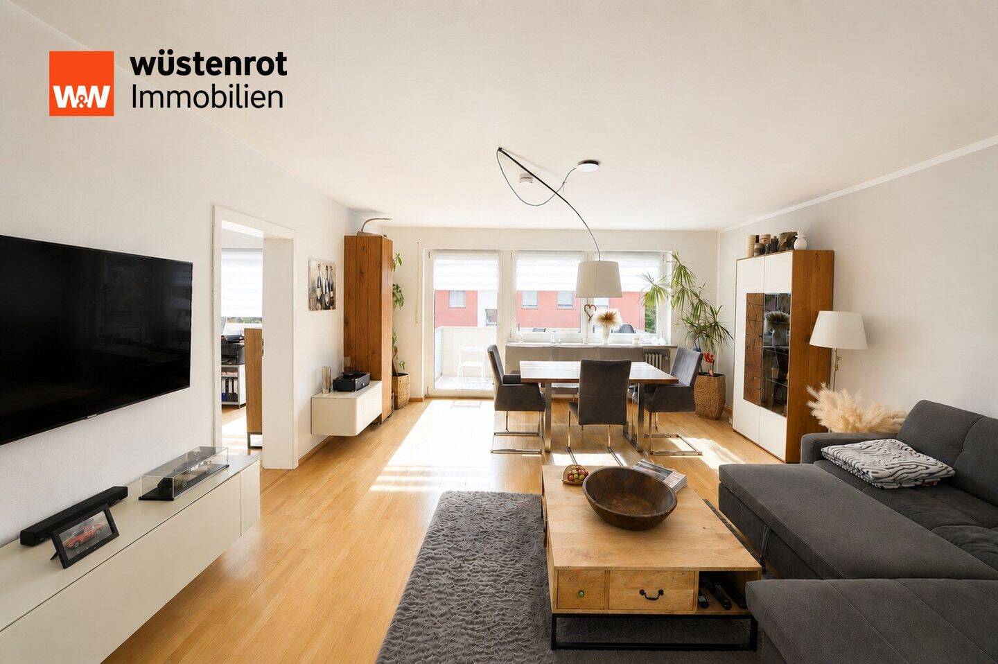 Familienfreundliche 4-Zimmer-Wohnung mit 2 Balkonen und XXL-Tiefgaragenstellplatz in Ismaning, 85737 Ismaning