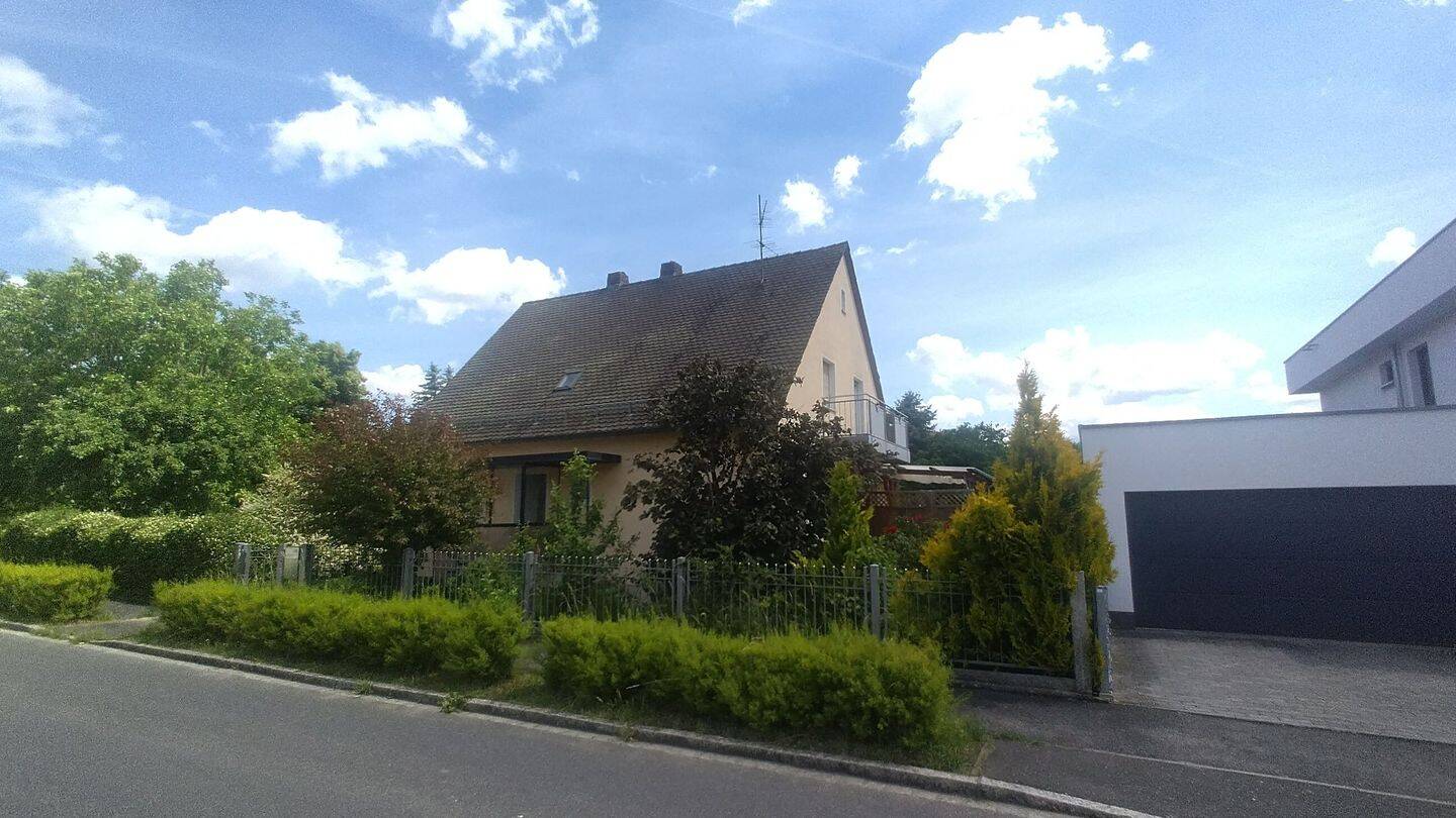 Gepflegtes EFH mit wunderschönem Garten und Blick auf den Moritzberg! Aktuell vermietet., 91227 Leinburg