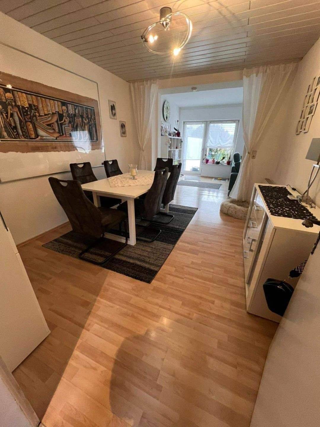 Charmantes, komplett verklinkertes Einfamilien Reihenhaus im Herzen von Frechen. Das Haus überzeugt durch eine große, lange Garage, 50226 Frechen
