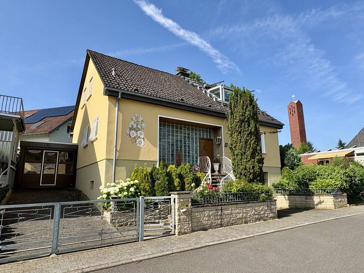 „Lieblingsplatz Kiedrich“  Freistehendes Einfamilienhaus mit Potenzial in  ruhiger Lage von Kiedrich, 65399 Kiedrich