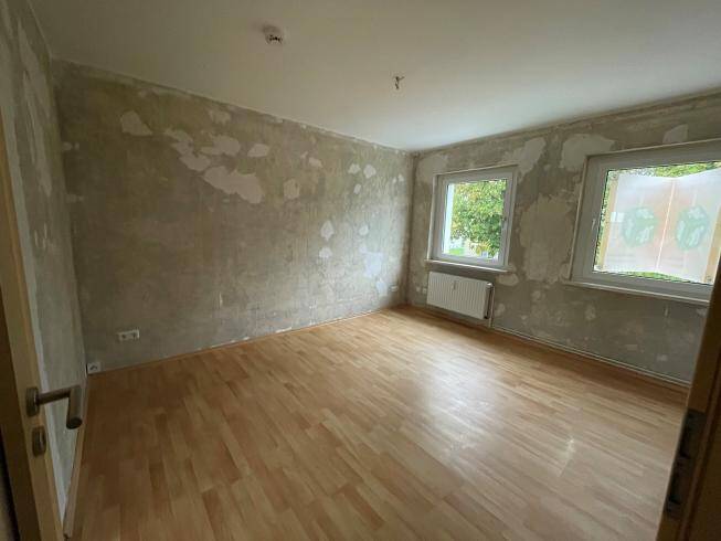 2-Raum-Wohnung selbst gestalten und Miete sparen!, 39387 Oschersleben (Bode)