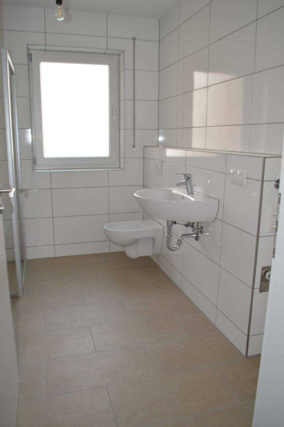 Zweitbezug !! 2 Zi. Neubau-Dachgeschoß-Wohnung mit großzügigem Wannenbad mit Fenster, Sonnenbalkon in Dettelbach-OT Effeldorf /Whg. 5 Rechts, 97337 Dettelbach
