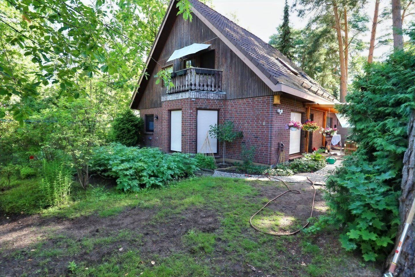 Verklinkertes Zweifamilienhaus mit 683m² Grundstück, 5 Zimmer und junger Heizung – Teilweise vermietet, 16348 Marienwerder