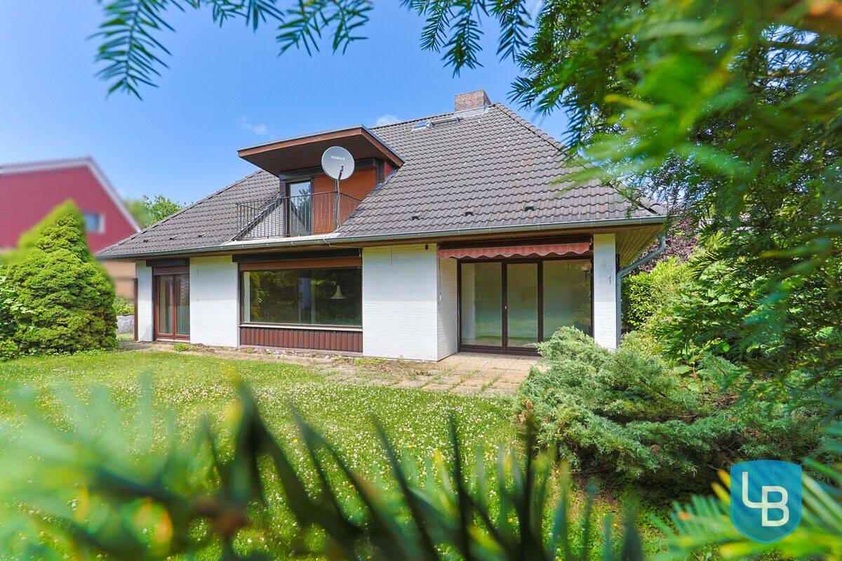 Großzügig geschnittenes Einfamilienhaus mit Modernisierungsbedarf im Herzen von Kroog, 24146 Kiel (Elmschenhagen-Süd)