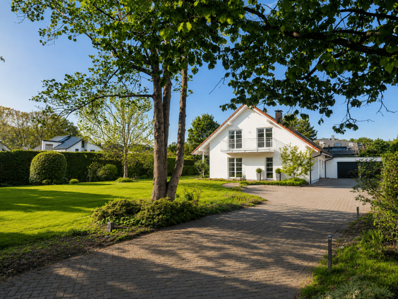 Freistehend und ruhig gelegen ! Einfamilienhaus mit großem Garten in Alt-Meererbusch, 40667 Meerbusch
