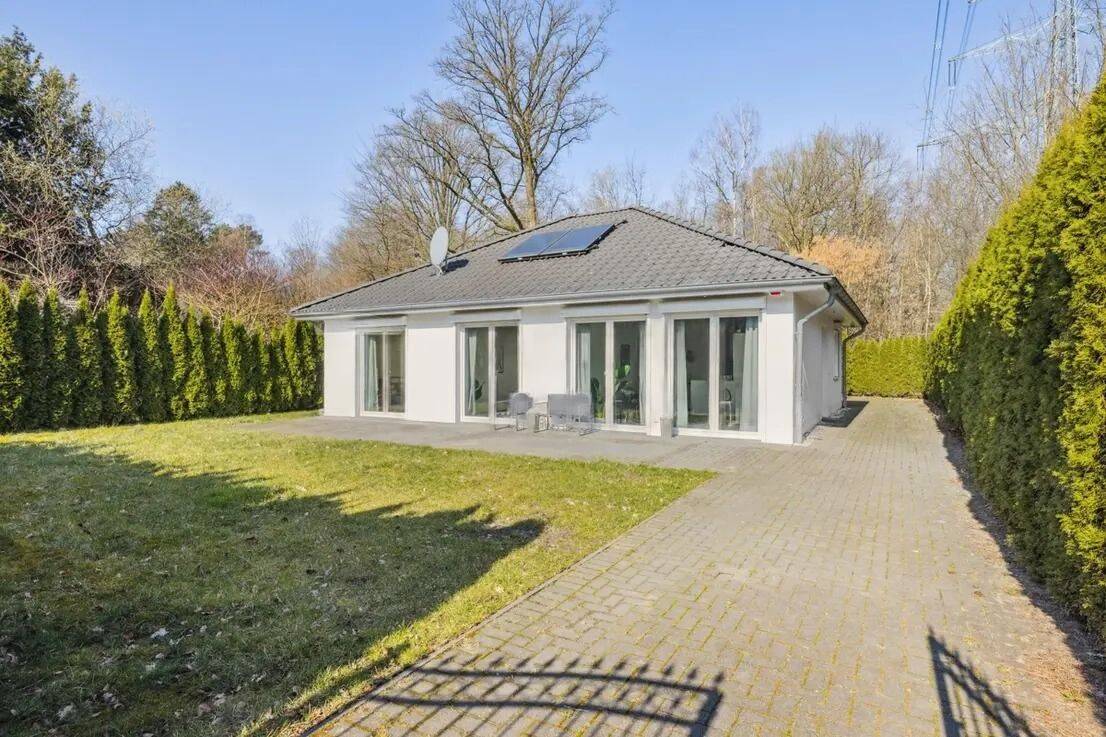 Moderner Bungalow mit ausgebautem Dachgeschoss und Südterrasse in Hamburg-Volksdorf, 22359 Hamburg (Wandsbek Bergstedt Rahlstedt Volksdorf)