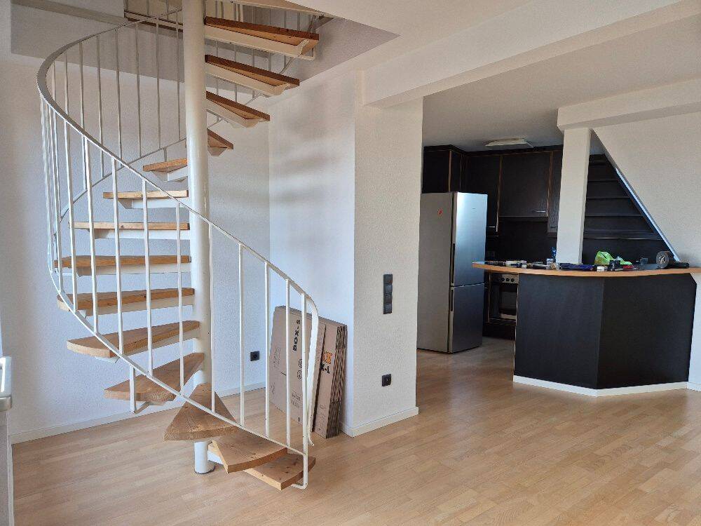 Nürnberg Nähe Frankenstraße: helle Maisonette Wohnung; sonnige Dachloggia; gepflegte Einbauküche; Tageslichtbad – ab sofort verfügbar, 90459 Nürnberg