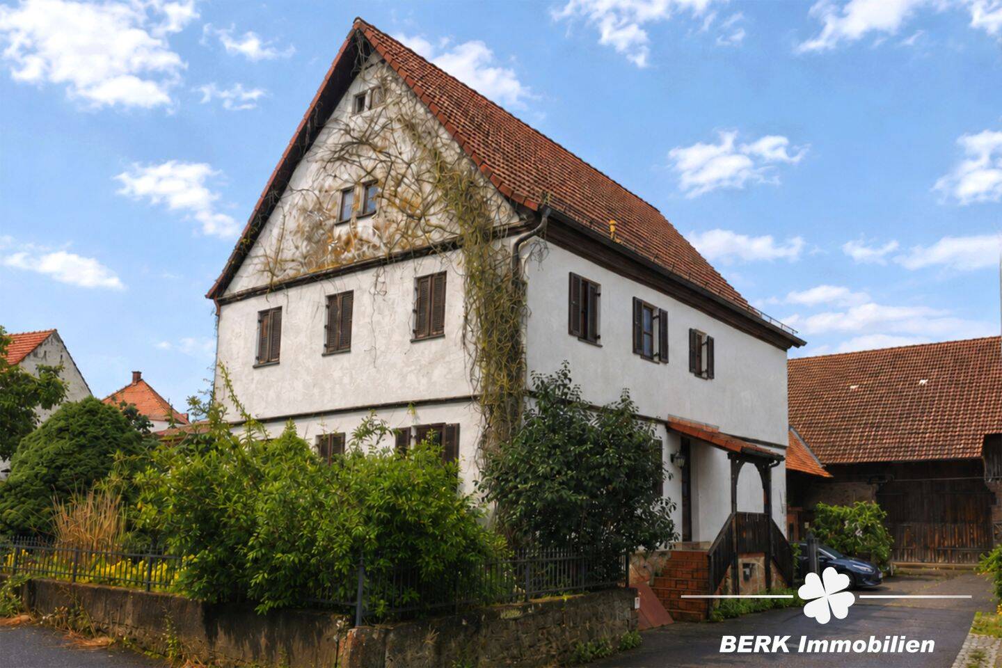 BERK Immobilien – Historisches Anwesen mit großer Scheune, Nebengebäude und Entwicklungspotenzial auf über 1000 m² Grundstück, 63934 Röllbach