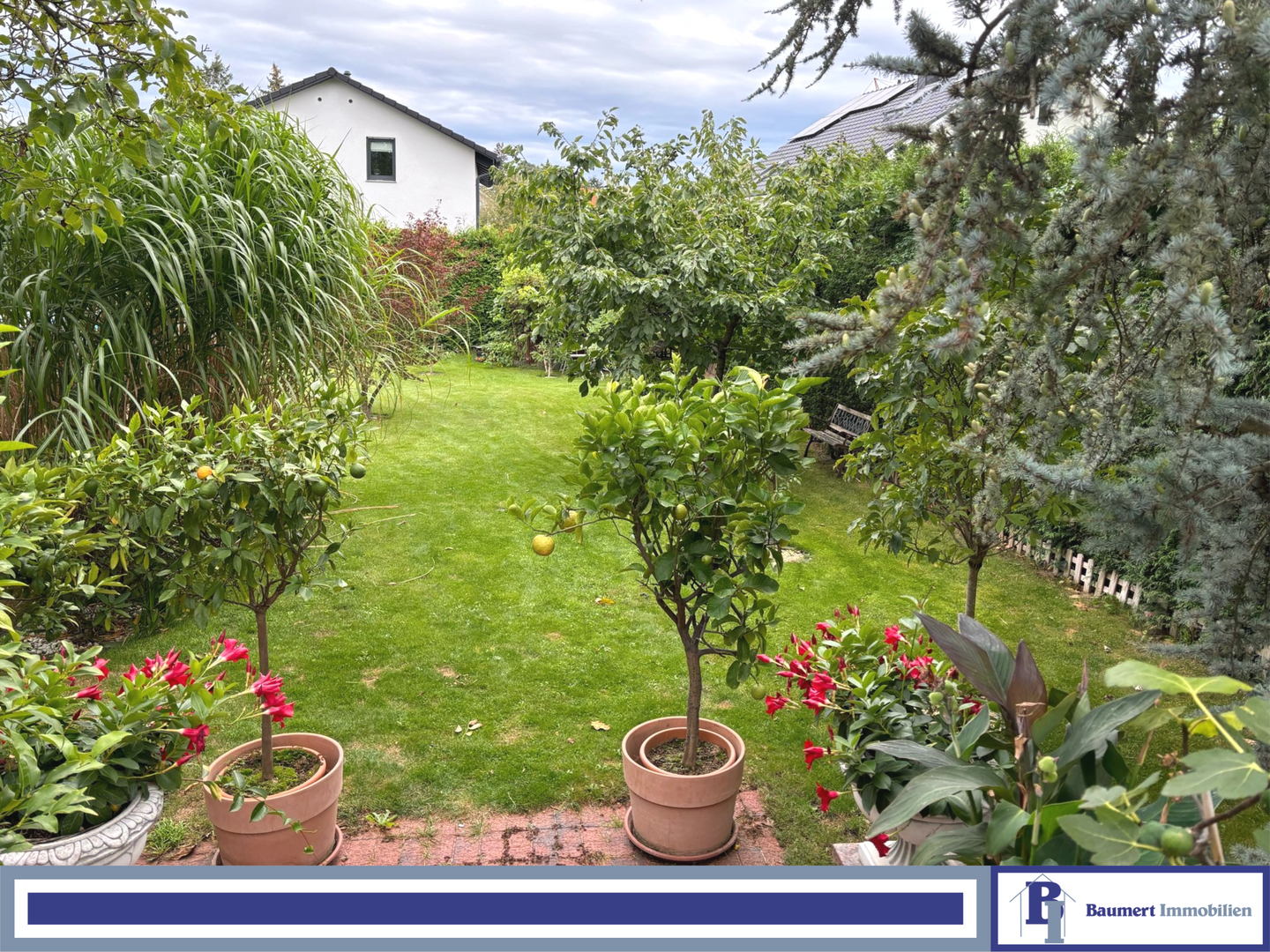 Wohnen wie im Urlaub: Charmanter Bungalow mit herrlichem Garten