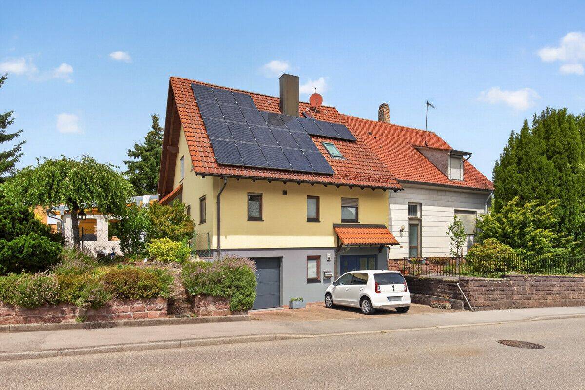 Energieeffizientes Haus mit Wintergarten, Wärmepumpe und PV-Anlage sowie Nebengebäude, 75334 Straubenhardt