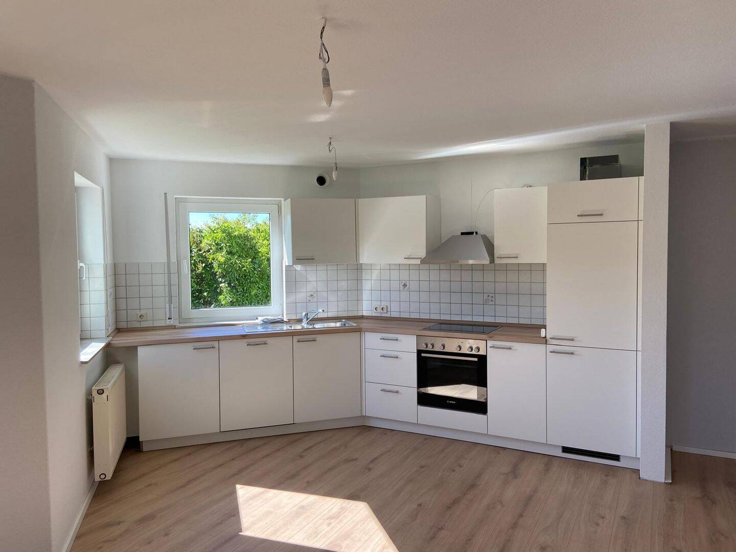 In herrlicher Südhanglage: 2,5-Zimmer-Wohnung mit Terrasse und Einbauküche in Wildberg-Sulz am Eck, 72218 Wildberg