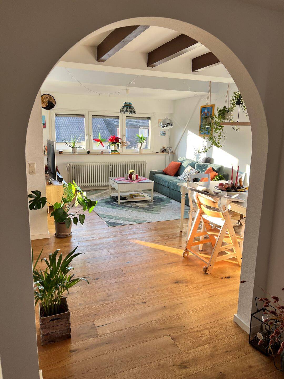ZWISCHENMIETE: Helle & stilvolle Maisonette-Wohnung mit Schwarzwaldblick (möbliert, August–Dezember), 79111 Freiburg im Breisgau