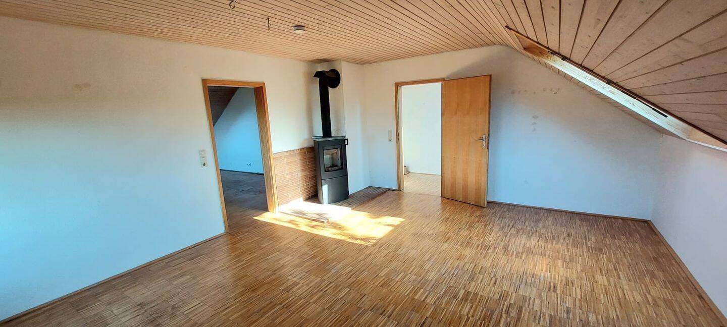 Helle 3-Zimmer-Dachgeschoss-ETW mit Balkon & Kamin, Fernblick, erweiterbar mit Erdgeschosswohnung, 75378 Bad Liebenzell