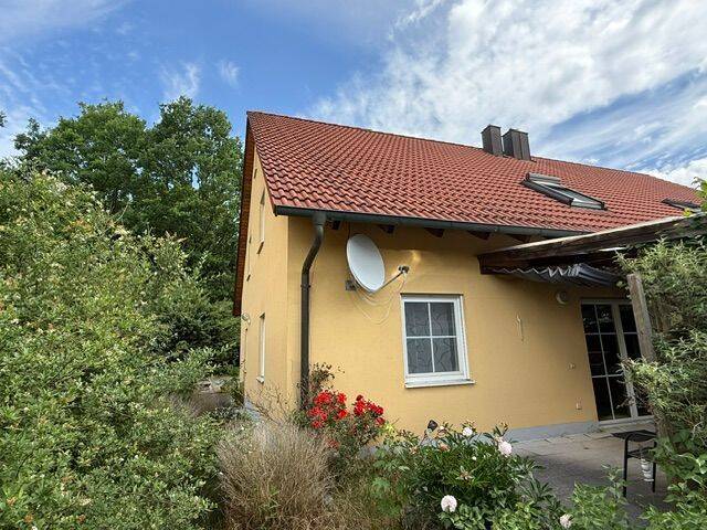 Doppelhaushälfte in Maxhütte-Haidhof (Birkenzell) aus Insolvenz, 93142 Maxhütte-Haidhof