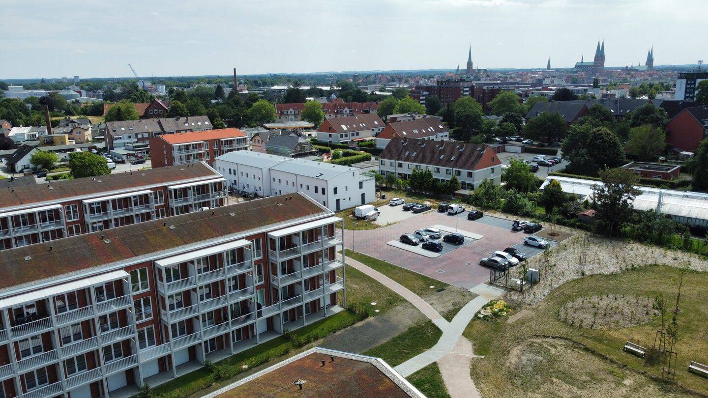 Familienfreundliche 4 Zimmerwohnung mit Terrasse zur Miete in Lübeck – Wentzel Dr., 23554 Lübeck (Innenstadt Sankt Lorenz Nord Sankt Lorenz Süd)