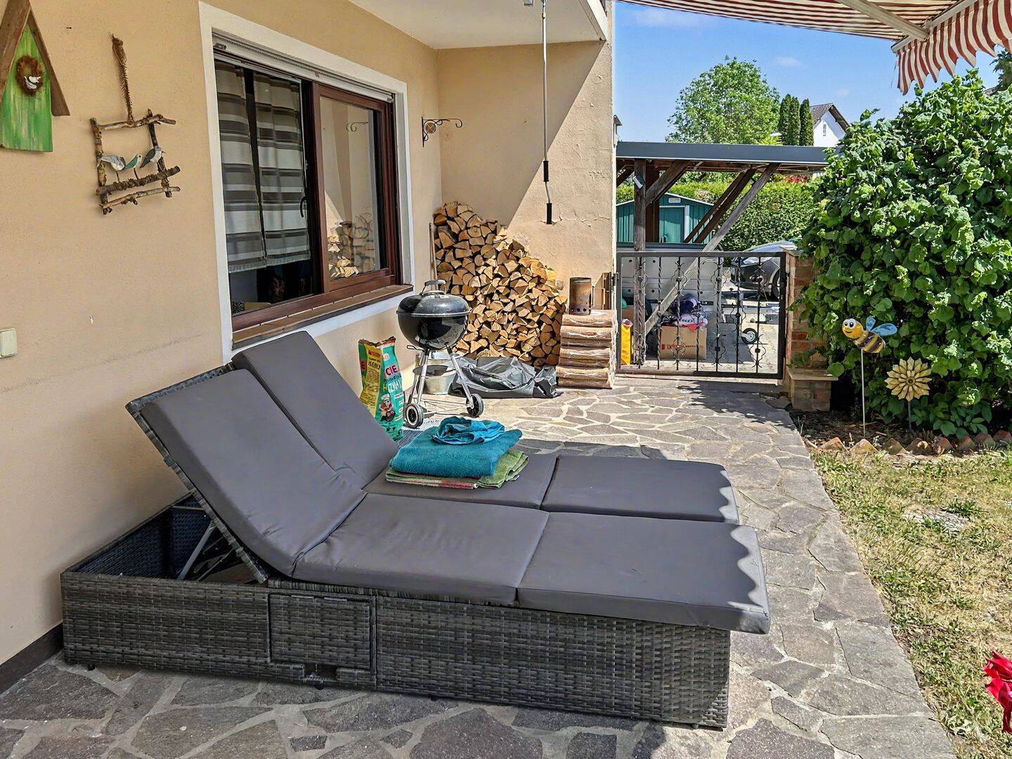 Attraktive 5-Zimmer-Erdgeschosswohnung mit Garten, Wintergarten & zusätzlichem Wohnraum in Mamming, 94437 Mamming