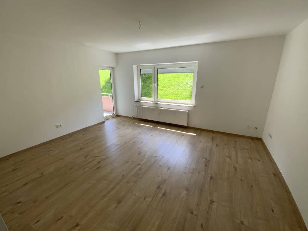 bezugsfertig: großzügige, renovierte 4-Zimmer-Wohnung in Plettenberg, 58840 Plettenberg