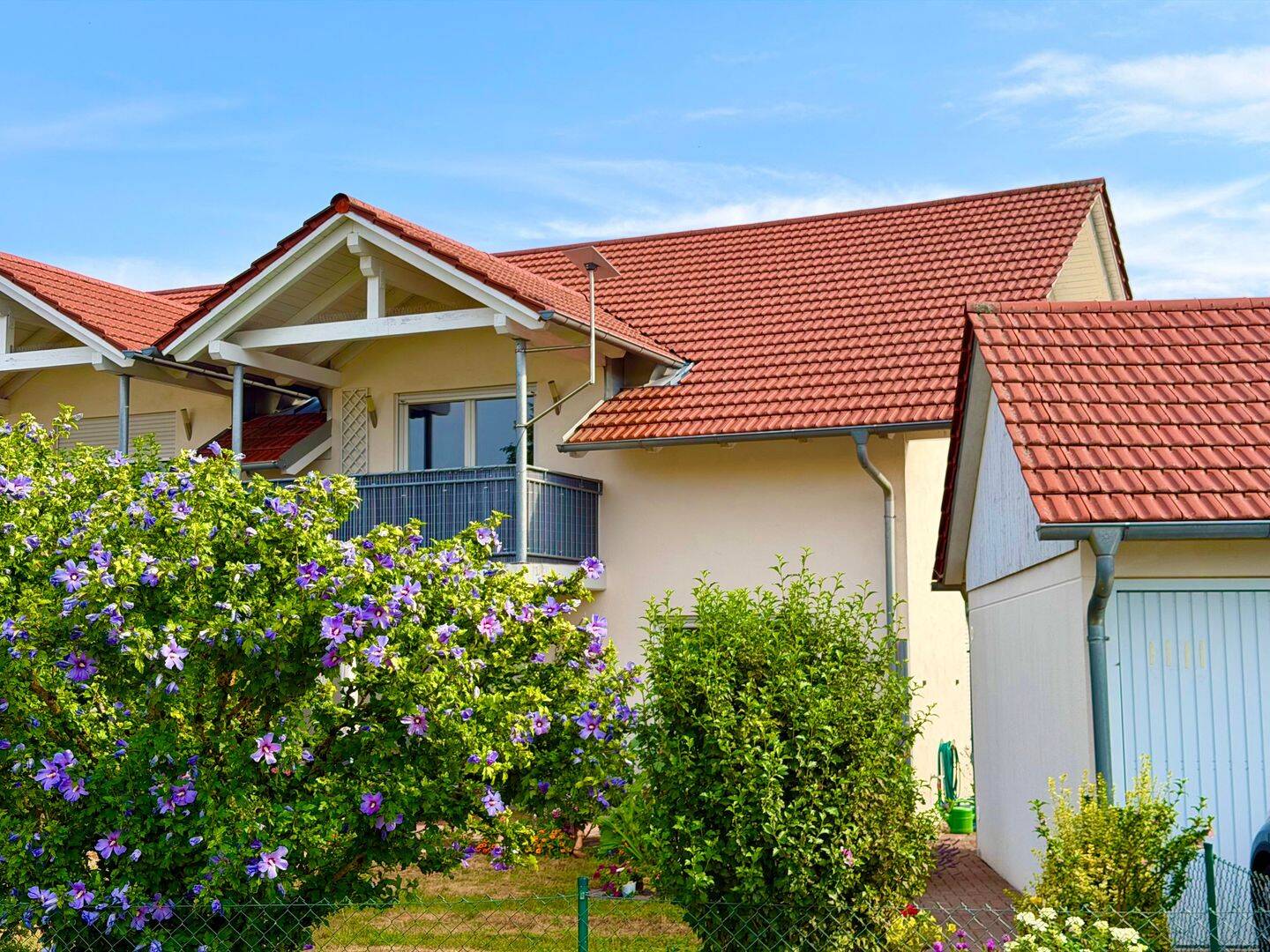 3 ZIMMER WOHNUNG MIT GALERIE – BALKON – GARAGE – STELLPLATZ –, 84547 Emmerting