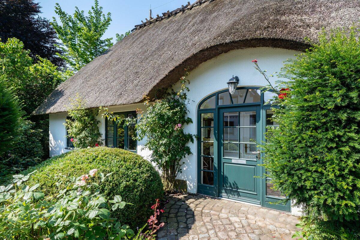 Exklusives Wohnjuwel unter Reet mit Sauna- & Fitnesshaus, 24811 Owschlag