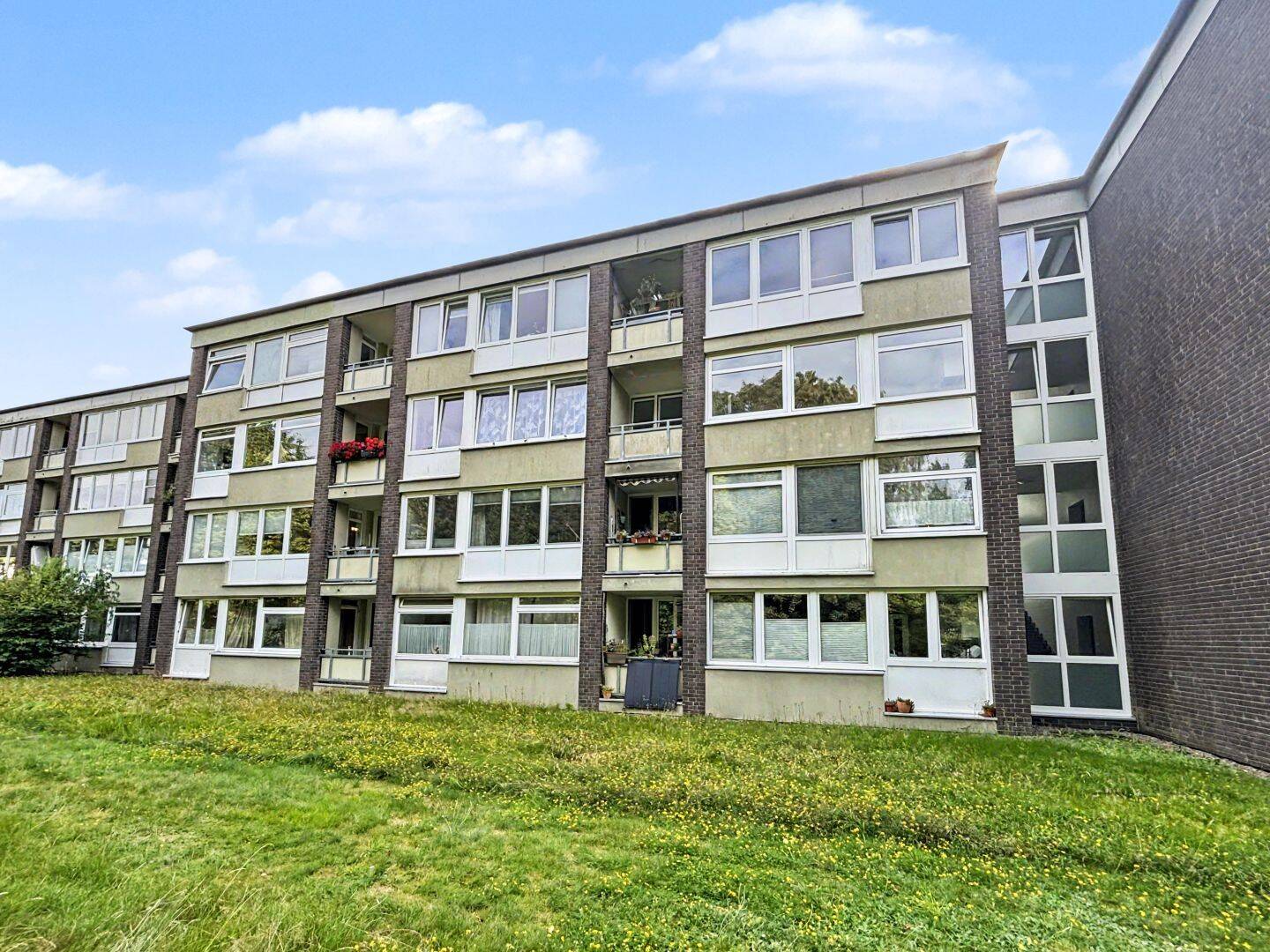 Ihr Rückzugsort mit Blick ins Grüne: Gepflegte Eigentumswohnung mit Loggia in Hamburg Farmsen-Berne, 22159 Hamburg (Wandsbek Bramfeld Farmsen-Berne Sasel Tonndorf)