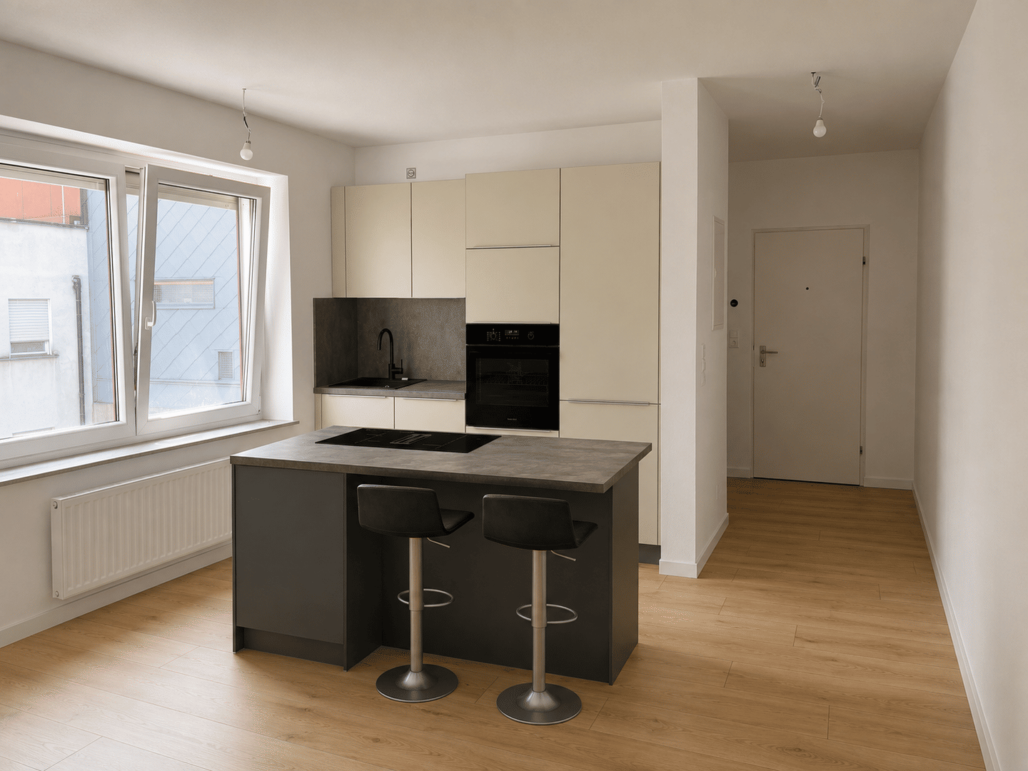 Erstbezug nach Kernsanierung – moderne 2-Zimmer-Wohnung mit Südost-Balkon und Einbauküche in Singens Top-Innenstadtlage, 78224 Singen (Hohentwiel)