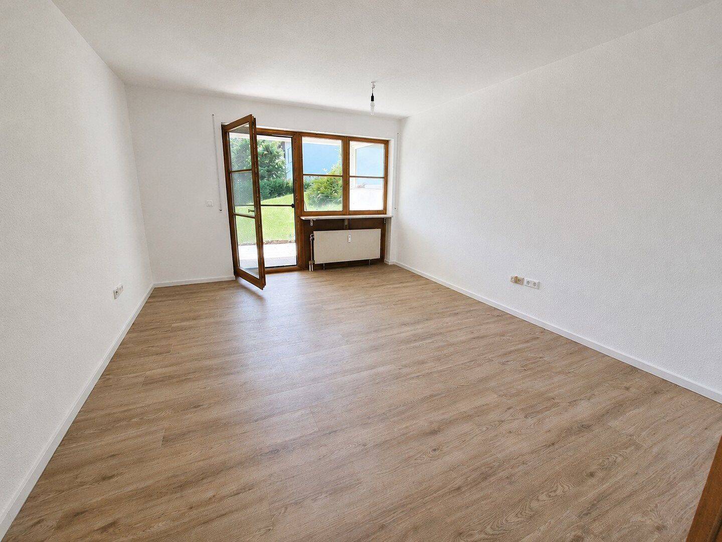 Helle und modernisierte Maisonette mit Terrasse, Balkon und Garage, 88138 Weißensberg