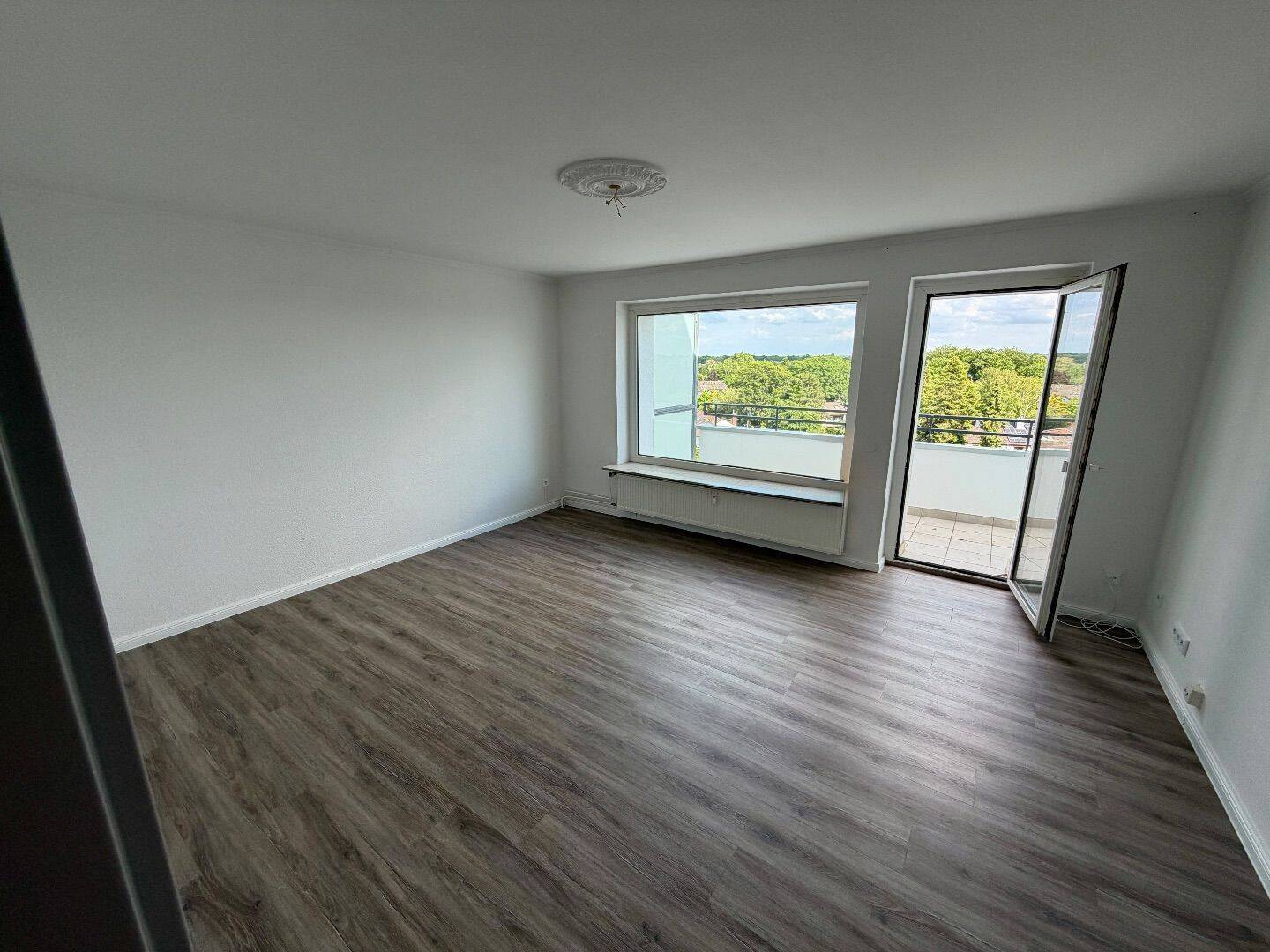 Helle Eigentumswohnung mit außergewöhnlichem Weitblick, 22848 Norderstedt