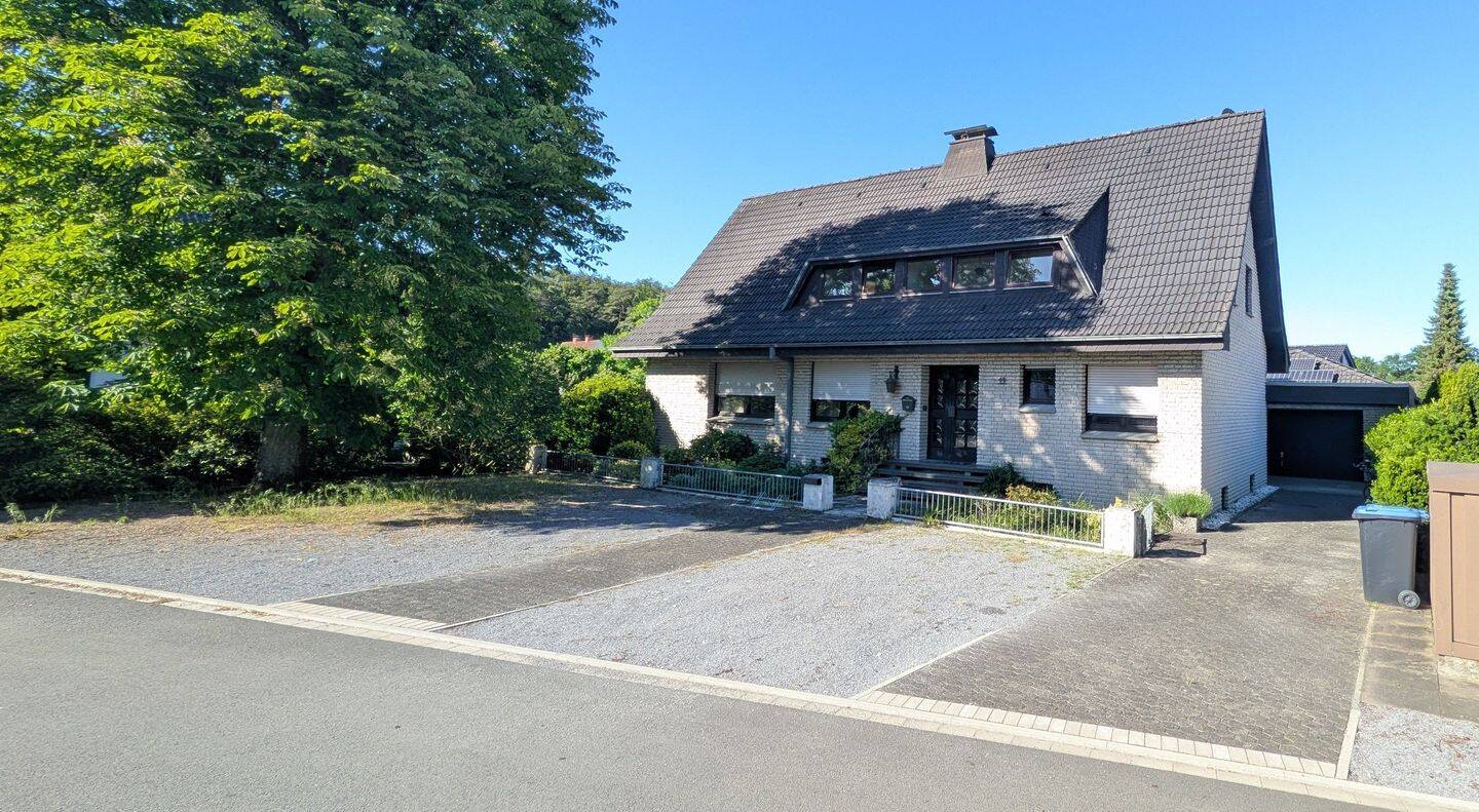 Freistehendes Einfamilienhaus in erstklassiger Lage am Hermann-Löns-Platz in Hövelhof, 33161 Hövelhof