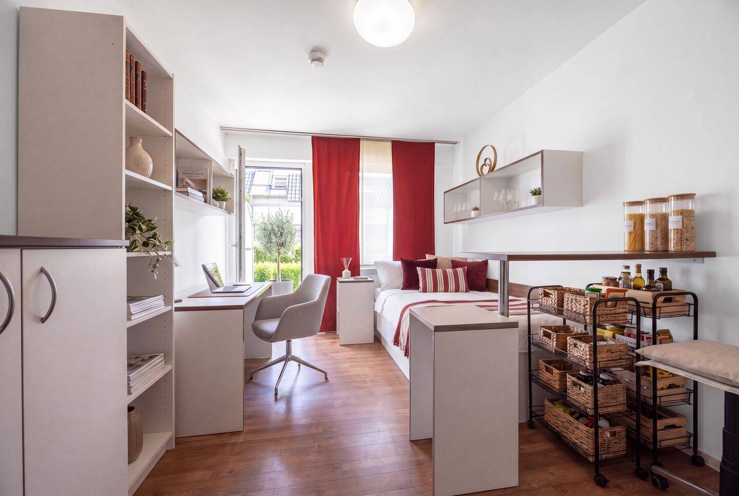 Vollmöbliertes 1-Zimmer-Apartment mit Südterrasse, 80807 München (Milbertshofen-Am Hart Schwabing-Freimann)