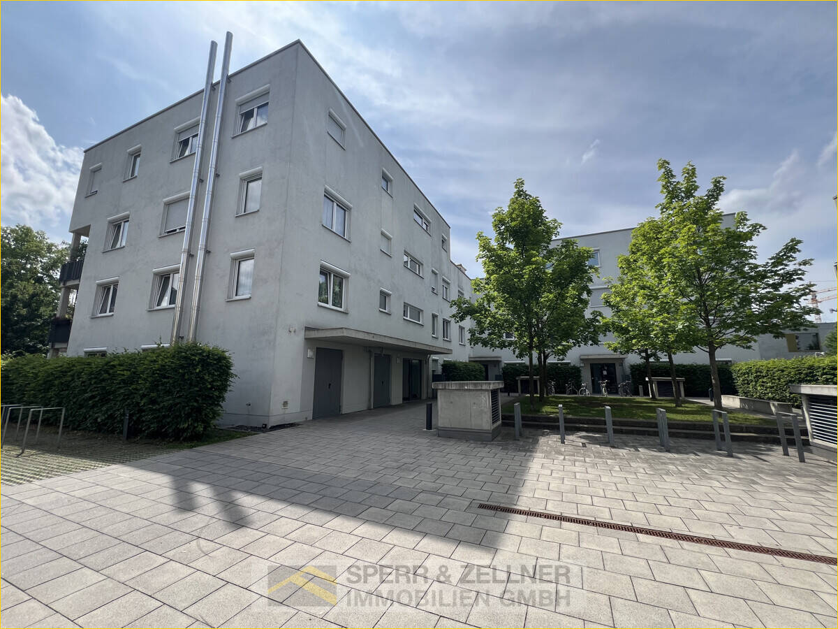 München/Berg am Laim – geräumige 2-Zimmer-Wohnung mit Terrasse, 81673 München (Berg am Laim)
