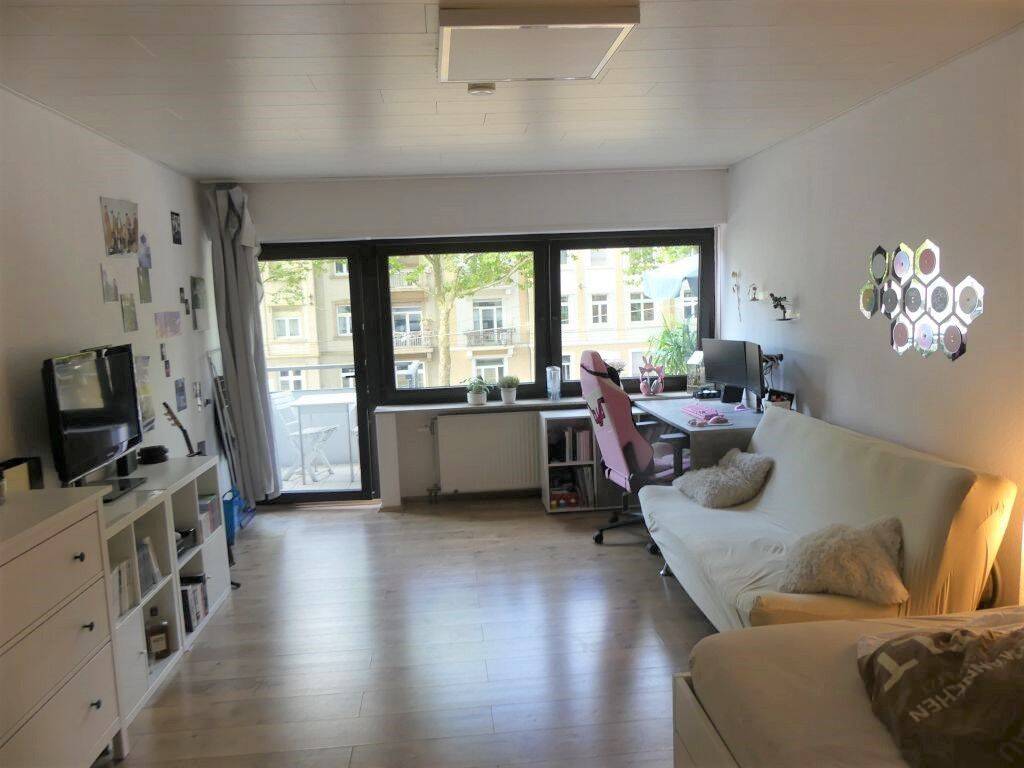 Helle Wohnung mit Wohlfühlambiente und Südbalkon, 76185 Karlsruhe