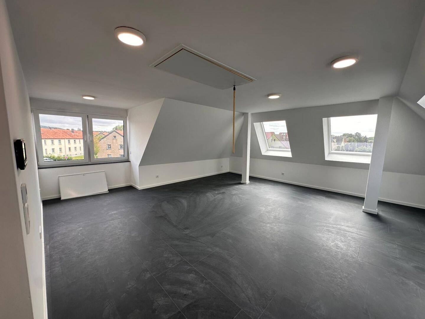 Großzügige und helle Dachgeschoss- Appartement, 33647 Bielefeld (Brackwede Senne Ummeln)