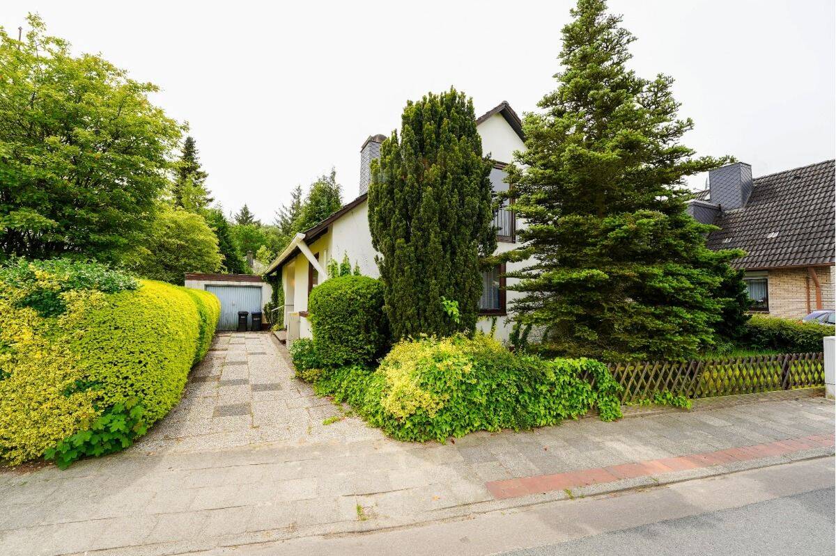 Einfamilienhaus mit Garten, Garage und viel Entwicklungspotenzial – Bremerhaven Schiffdorferdamm, 27574 Bremerhaven (Geestemünde Schiffdorferdamm Surheide)