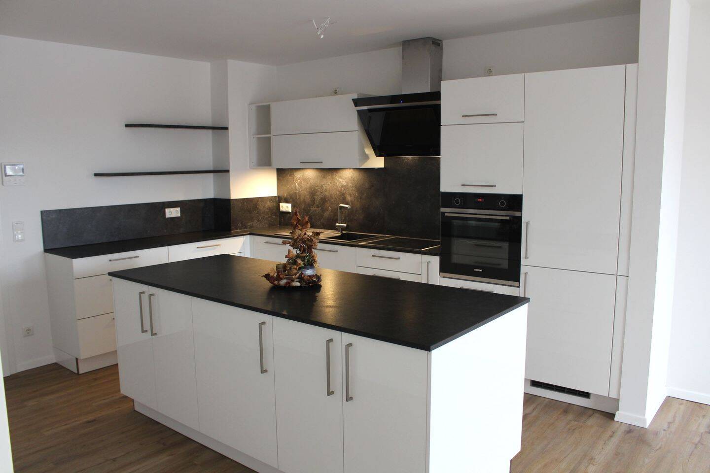 Modernes, großzügiges Penthouse mit toller Einbauküche in Hengersberg zu vermieten., 94491 Hengersberg