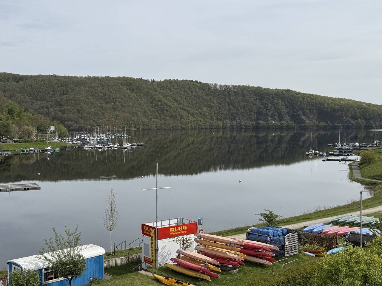 Wohnen direkt am Rursee: ein Appartement und ein zusätzliches Wohnhaus in Woffelsbach, 52152 Simmerath