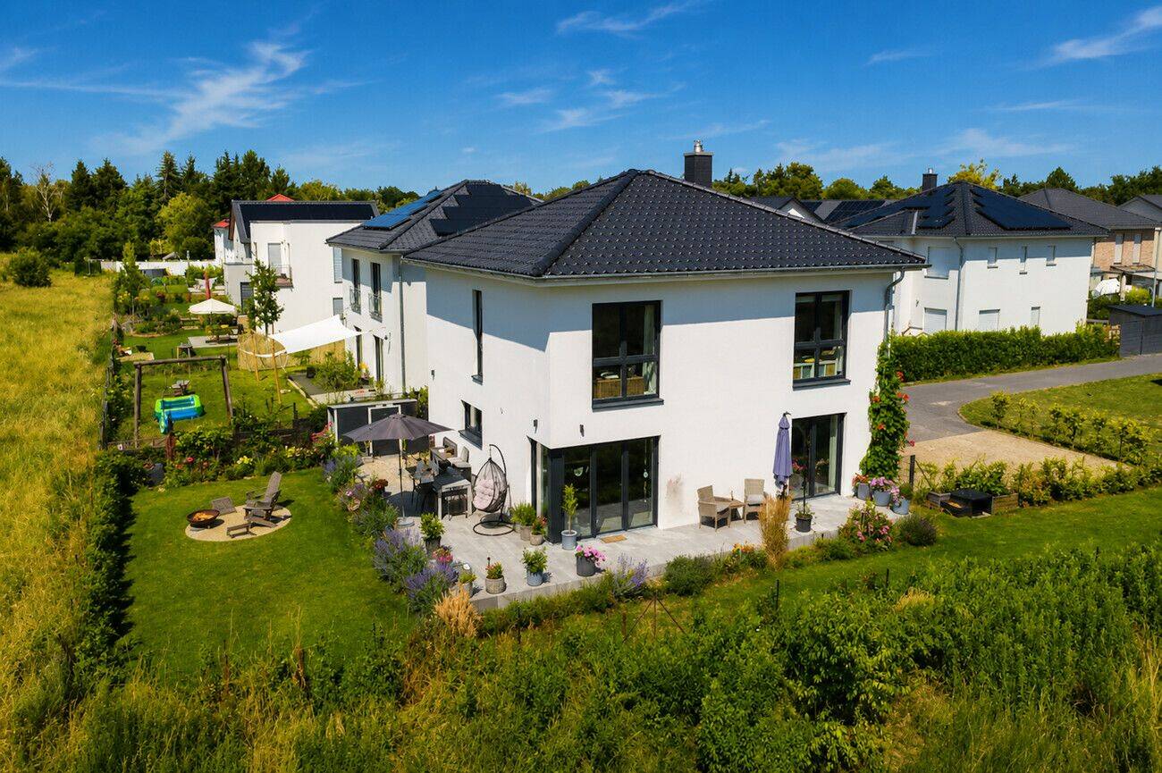 Moderne Stadtvilla mit hochwertiger Ausstattung auf Traumgrundstück in direkter Feldrandlage, 14612 Falkensee