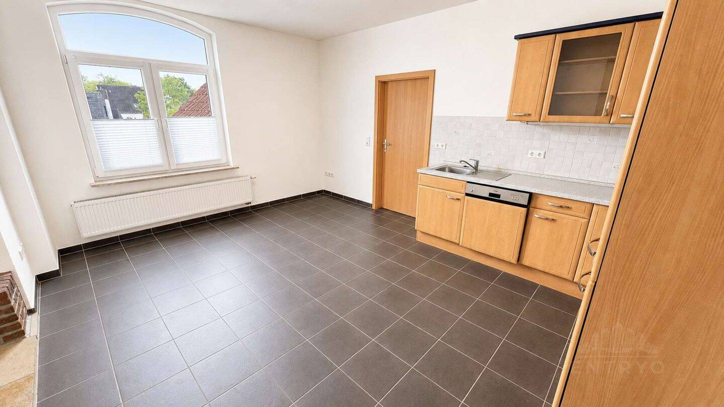 Großzügige 2-Zimmer-Wohnung mit Balkon & Einbauküche in zentraler Lage von Friedeburg, 26446 Friedeburg