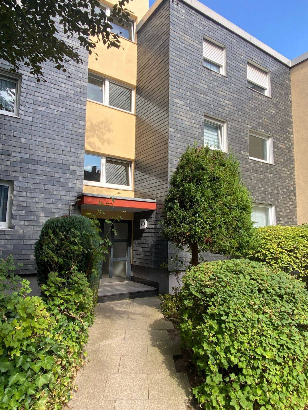 Topgepflegte, moderne 2-Zimmer-Wohnung mit Einbauküche, Balkon und Außenstellplatz in Velbert-Mitte, 42551 Velbert