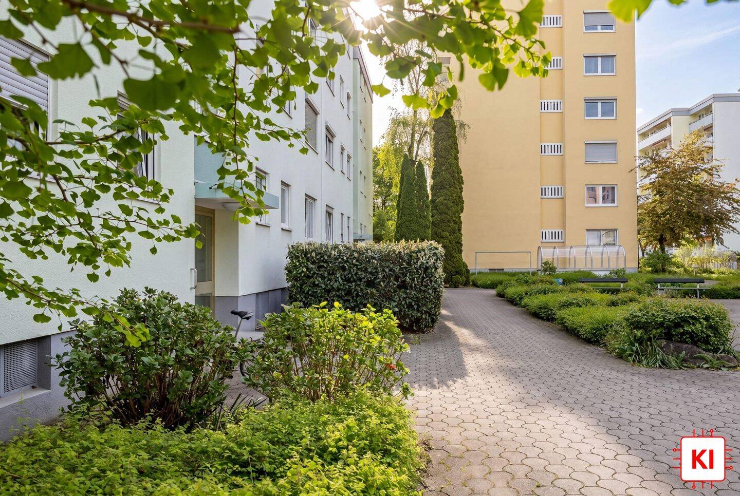Großzügige 3,5-Zimmer-Wohnung in direkter U-Bahn Nähe und Südbalkon, 81375 München (Hadern)