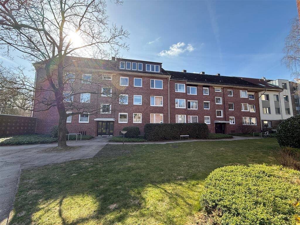 Modernisierte 2,5-Zimmer-Wohnung in sonniger Lage mit Balkon und Einbauküche in Rahlstedt, 22149 Hamburg (Wandsbek Rahlstedt Tonndorf)