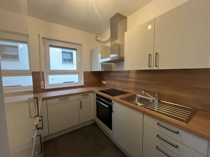Sonnige 3 Zimmer Wohnung mit Balkon, Kamin und Garage, 65843 Sulzbach (Taunus)