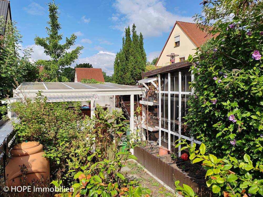 Unvermietete 2-Raum-Eigentumswohnung mit Terrasse, Gartenanteil und Tiefgarage in Radebeul, 1445 Radebeul
