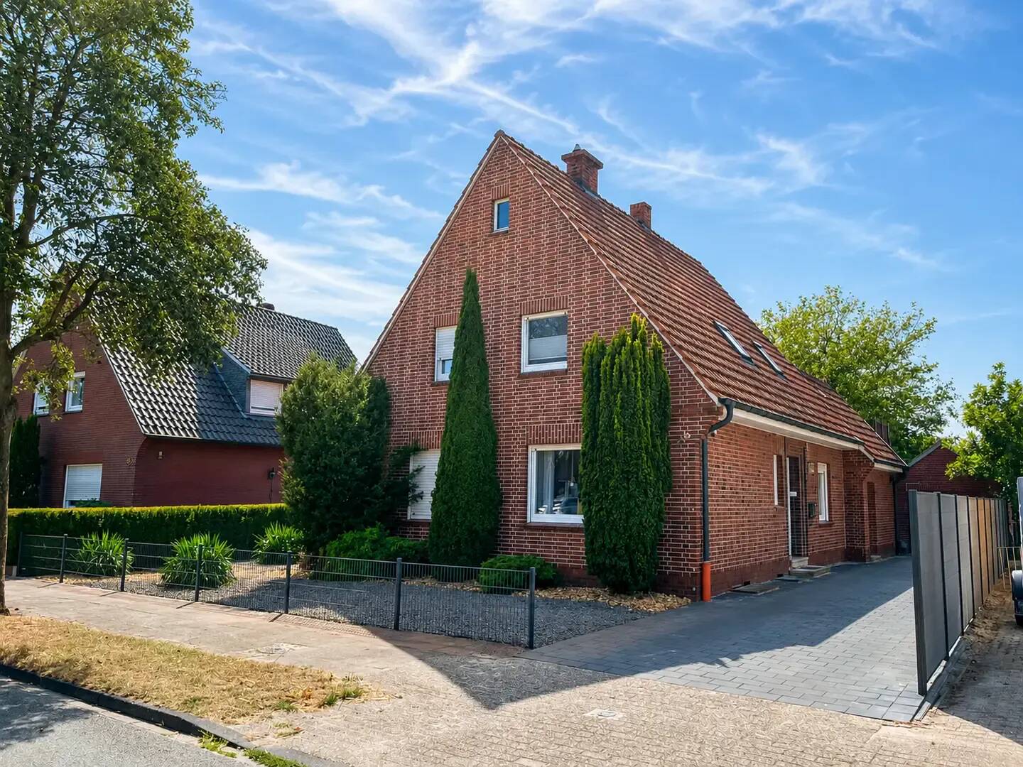Provisionsfrei: Großzügiges, fortlaufend modernisiertes Einfamilienhaus mit ca. 146 m², Garten, Sauna, Pool und Terrasse in Epe, 48599 Gronau (Westf.)