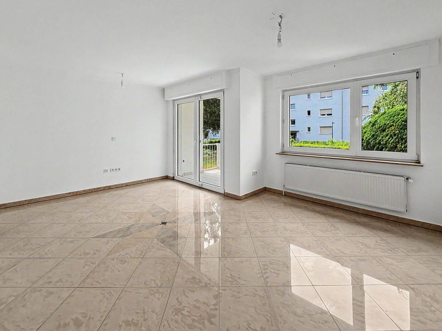 Renovierte 3-Zimmer-Wohnung mit Balkon, Garage und weiterem Stellplatz in Hanau-Steinheim, 63456 Hanau